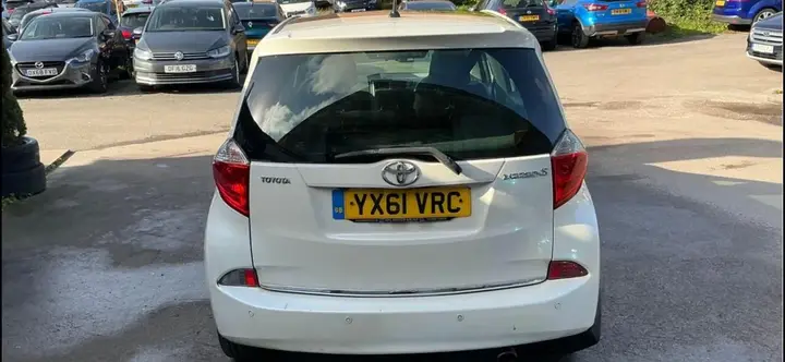 Toyota Verso 2011 photo 2
