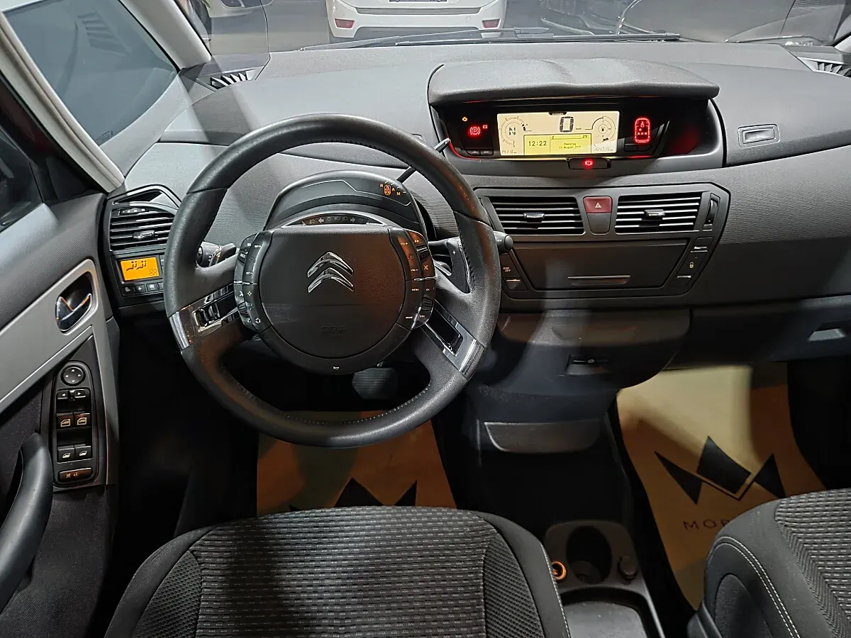 Citroen Grand C4 Picasso 2011 photo 2