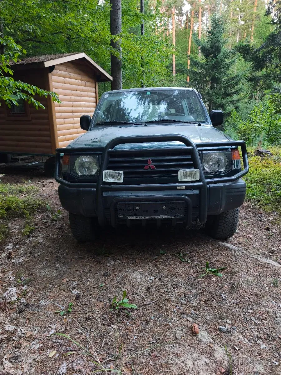 Mitsubishi Pajero 1997 photo 2