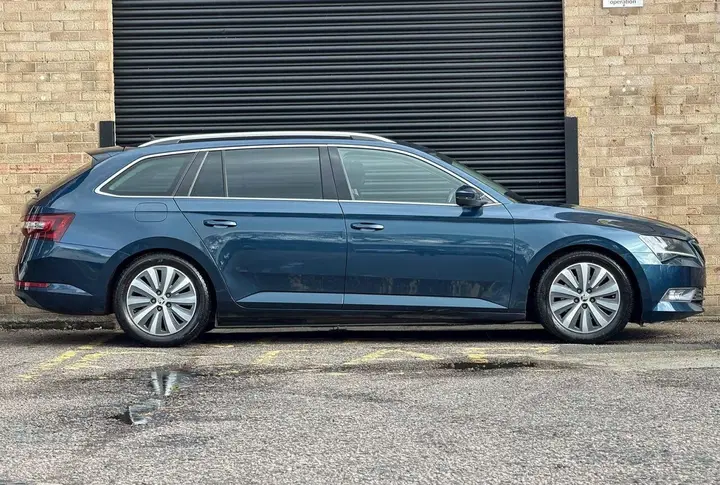 Skoda Superb 2017 photo 2