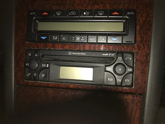 Mercedes-Benz E200 2001 photo 3