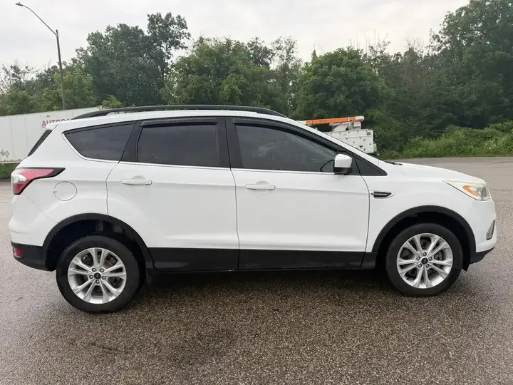 Ford Escape 2017 photo 2