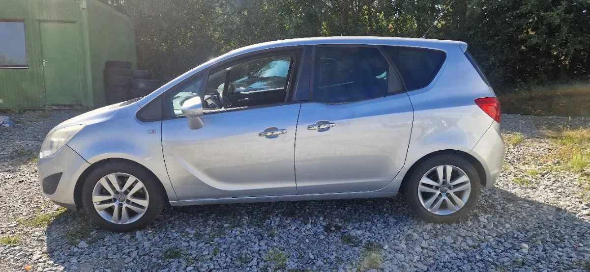 Opel Meriva 2011 photo 2