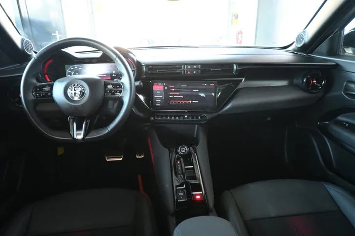 Alfa Romeo Junior 2025 photo 2