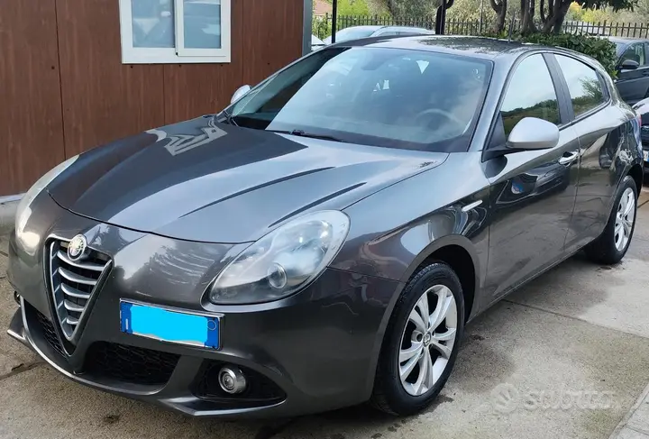 Alfa Romeo Giulietta 2013 photo 2