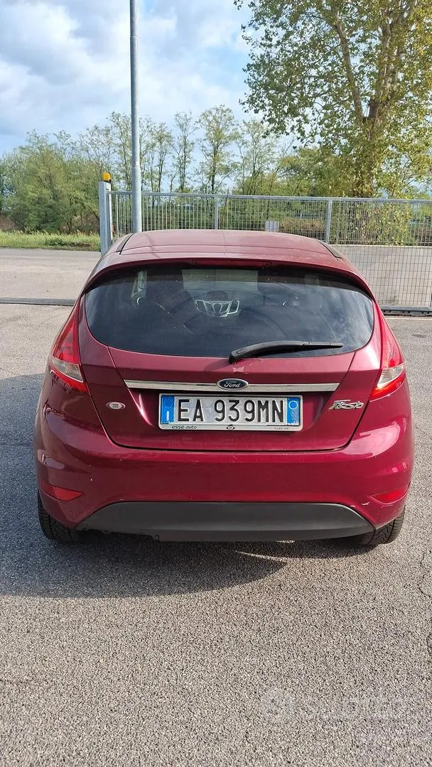 Ford Fiesta 2010 photo 3