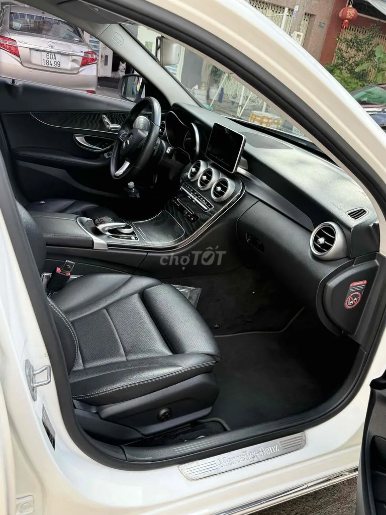 Mercedes-Benz C-Class 2018 photo 4