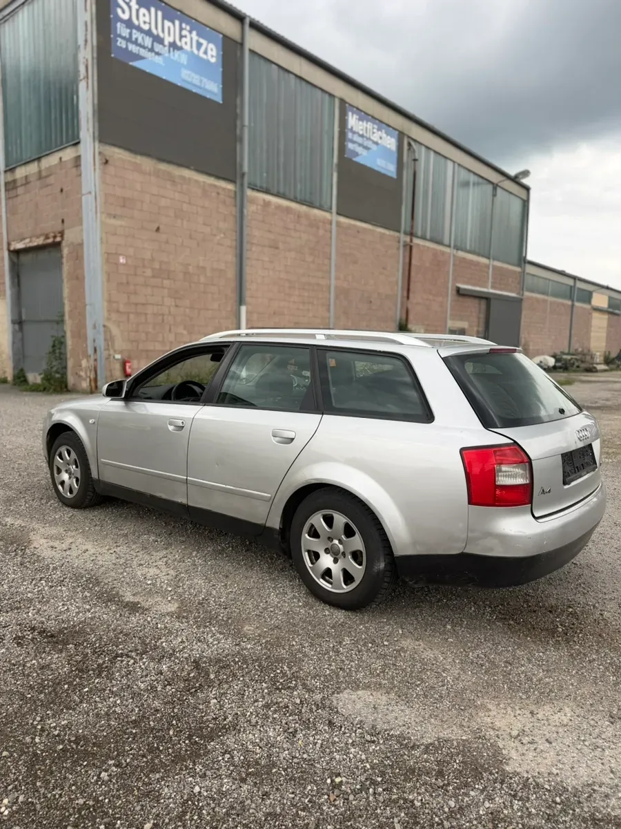 Audi A4 2004 photo 2