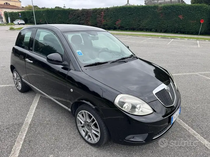 Lancia Ypsilon 2011 photo 2