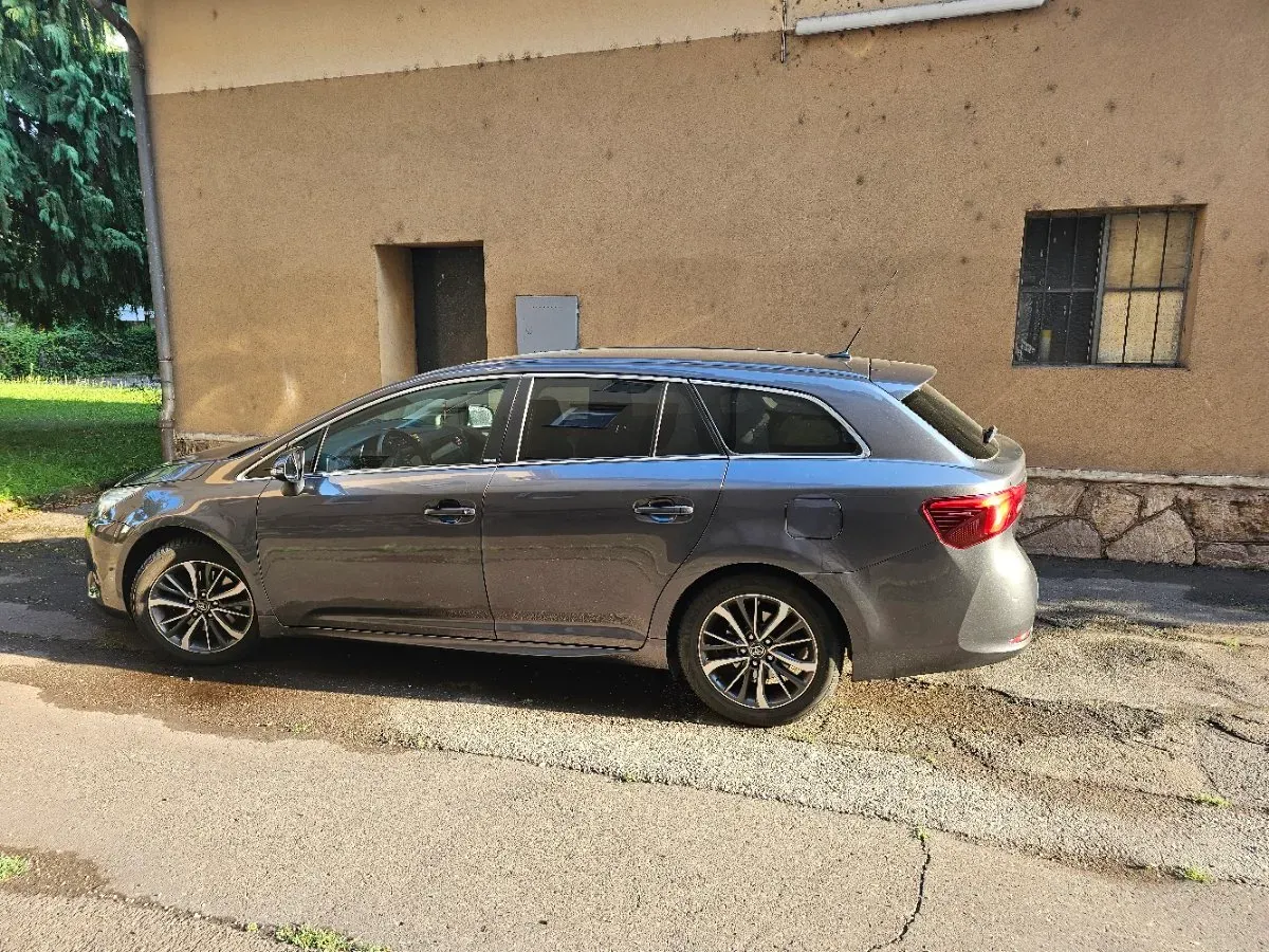 Toyota Avensis 2016 photo 2