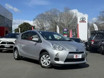 Toyota Aqua 2015 photo 2