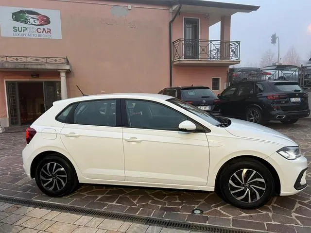 Volkswagen Polo 2023 photo 2