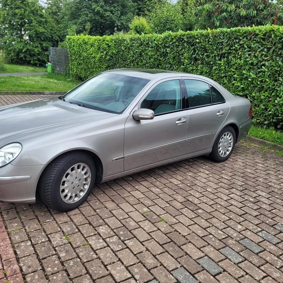 Mercedes-Benz E240