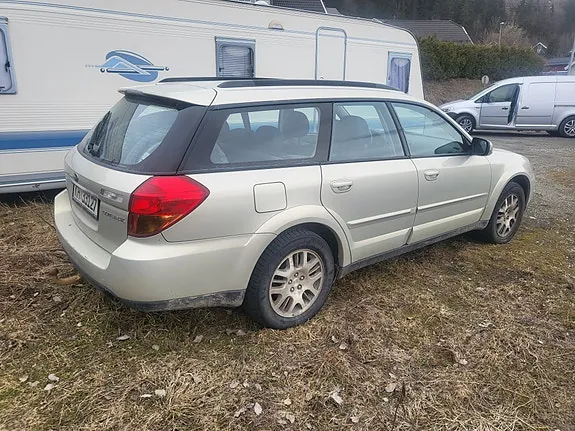 Subaru Legacy 2005 photo 3