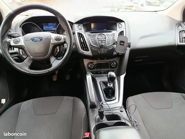 Ford Focus 2012 photo 3