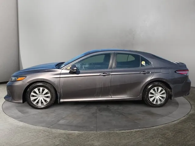 Toyota Camry 2019 photo 2