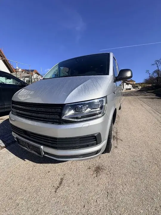 Volkswagen Multivan 2017 photo 2