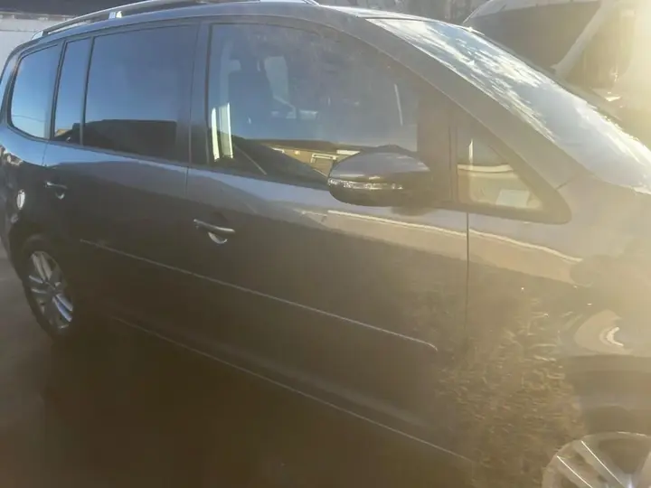 Volkswagen Touran 2013 photo 4