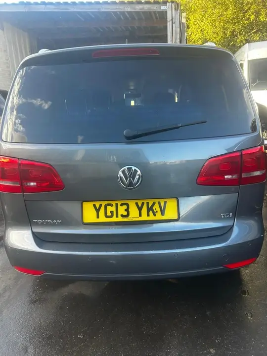 Volkswagen Touran 2013 photo 2