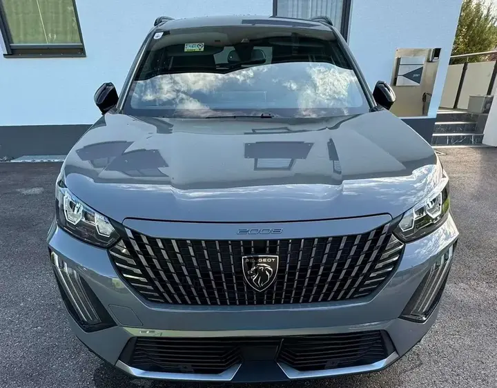 Peugeot 2008 2023 photo 2