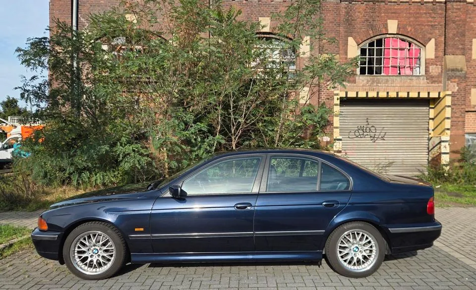BMW E39 528I
