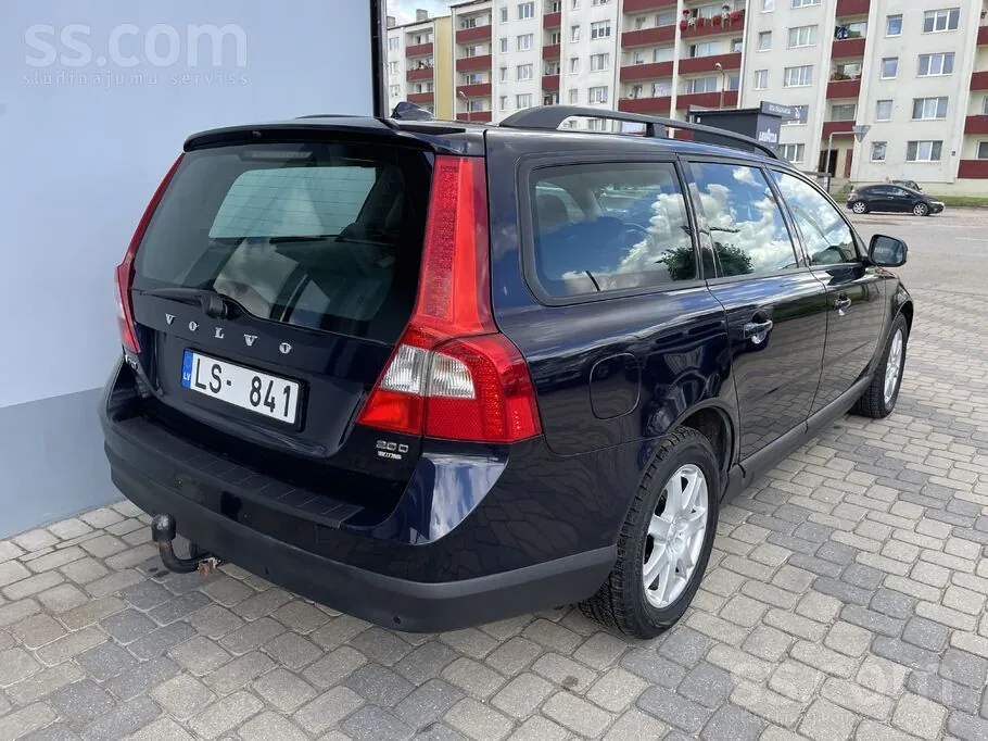Volvo V70 2010 photo 3