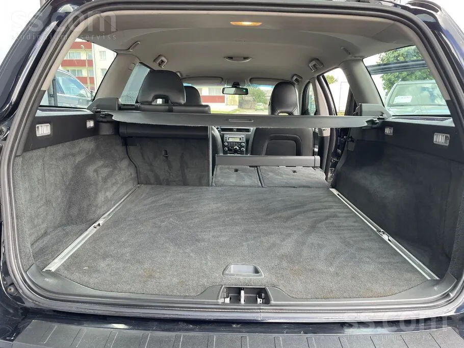 Volvo V70 2010 photo 5