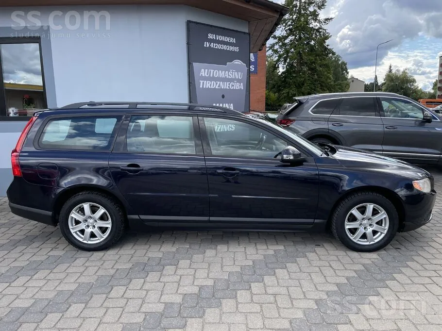 Volvo V70 2010 photo 2