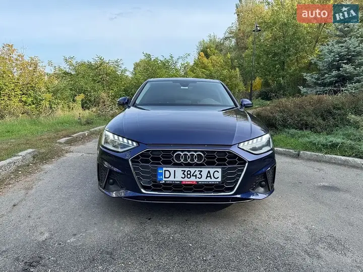Audi A4 2018 photo 2