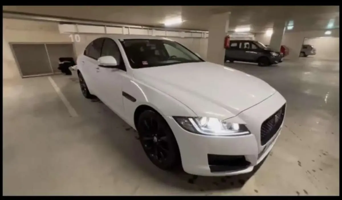 Jaguar Xf 2017 photo 3