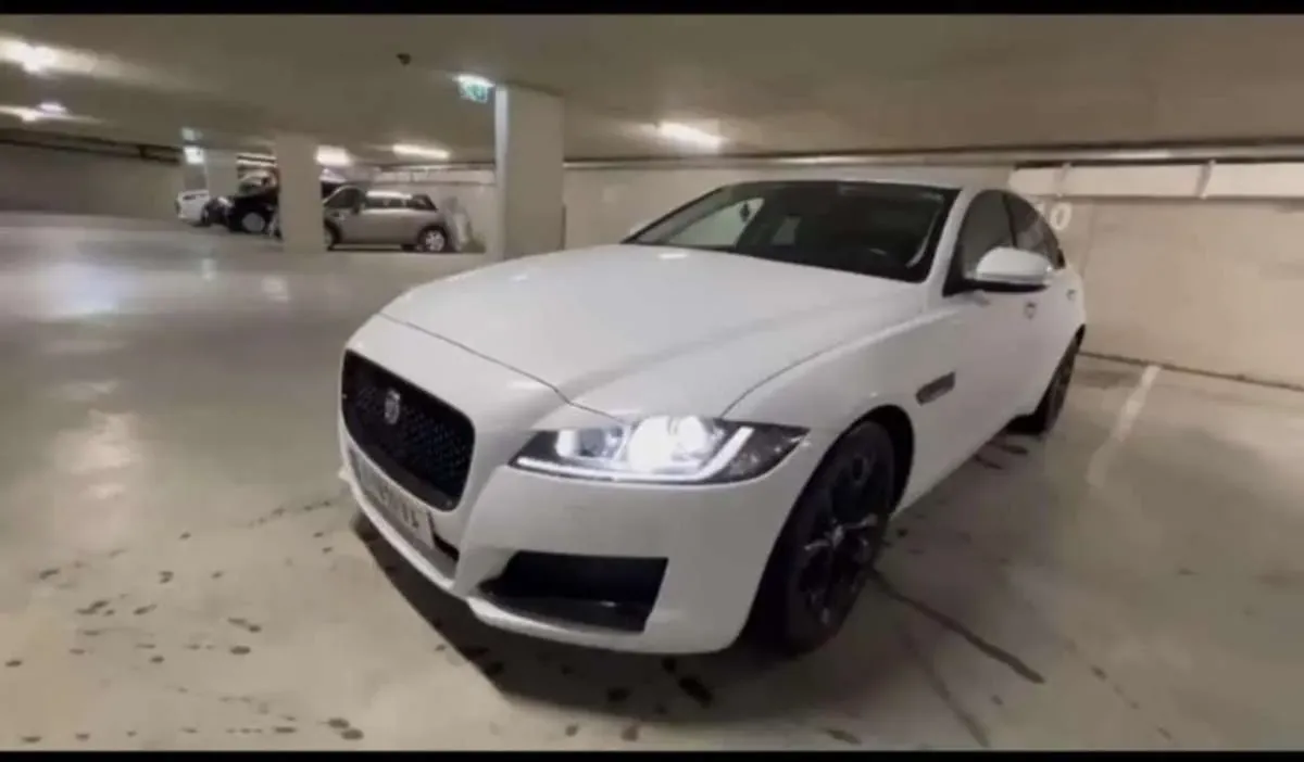 Jaguar Xf 2017 photo 2