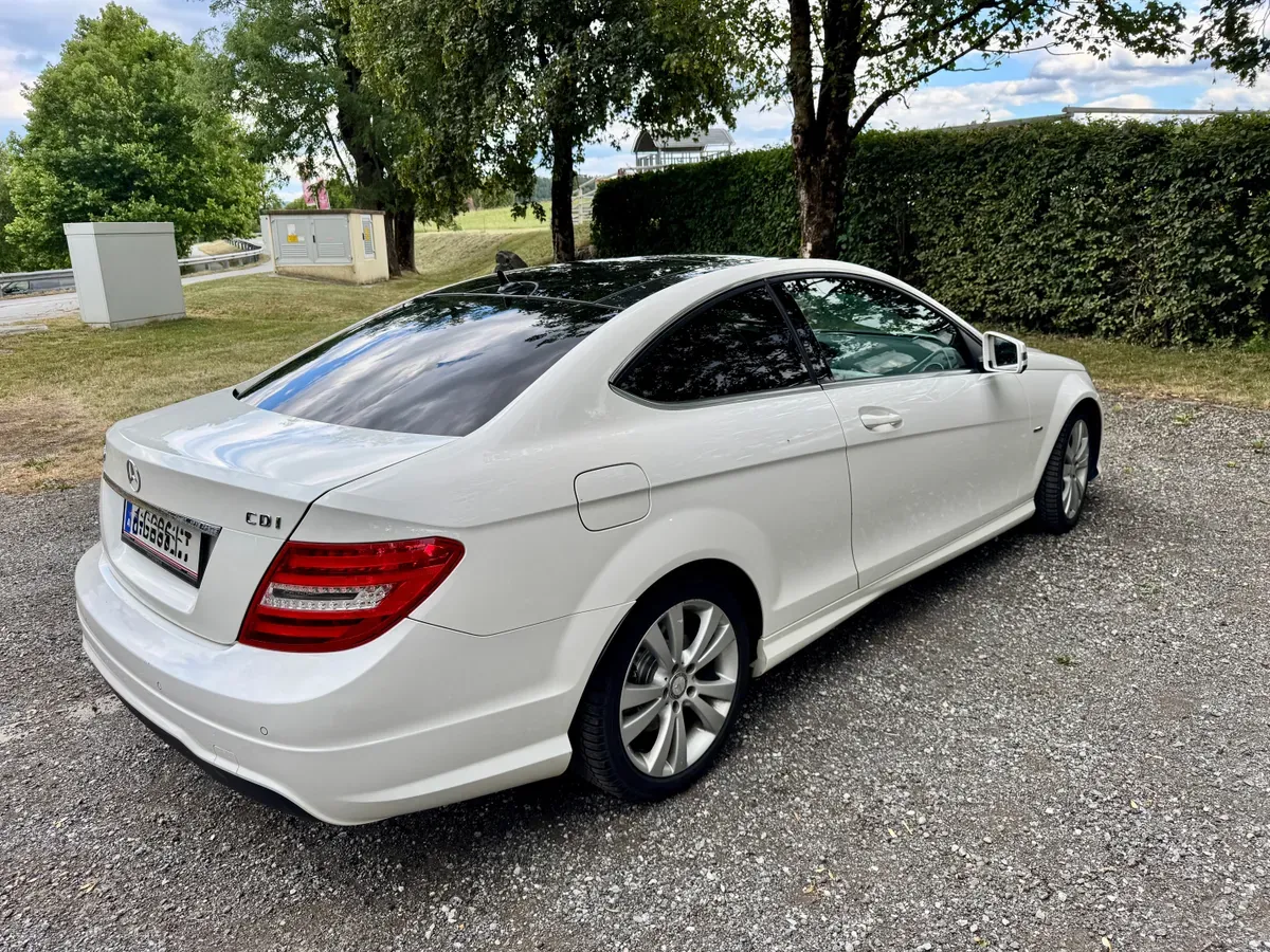 Mercedes-Benz C-Class 2011 photo 3