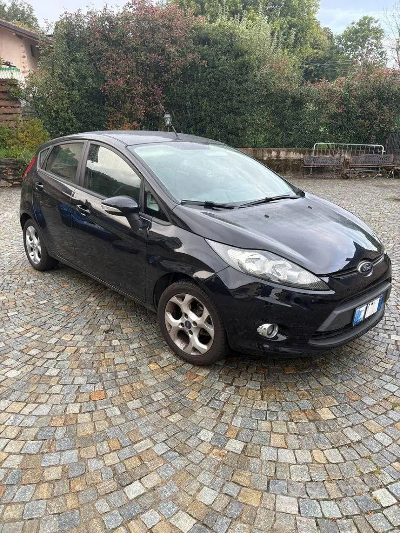 Ford Fiesta 2012 photo 2