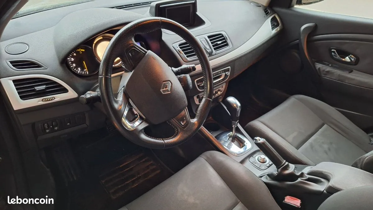 Renault Megane 2013 photo 2