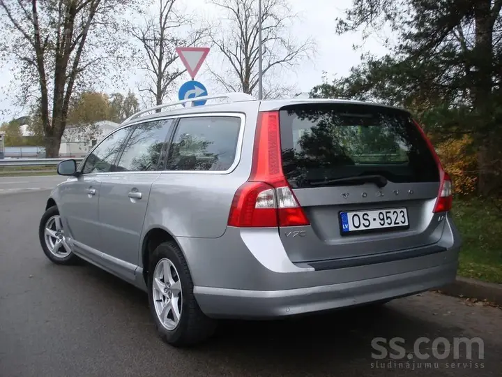 Volvo V70 2012 photo 3