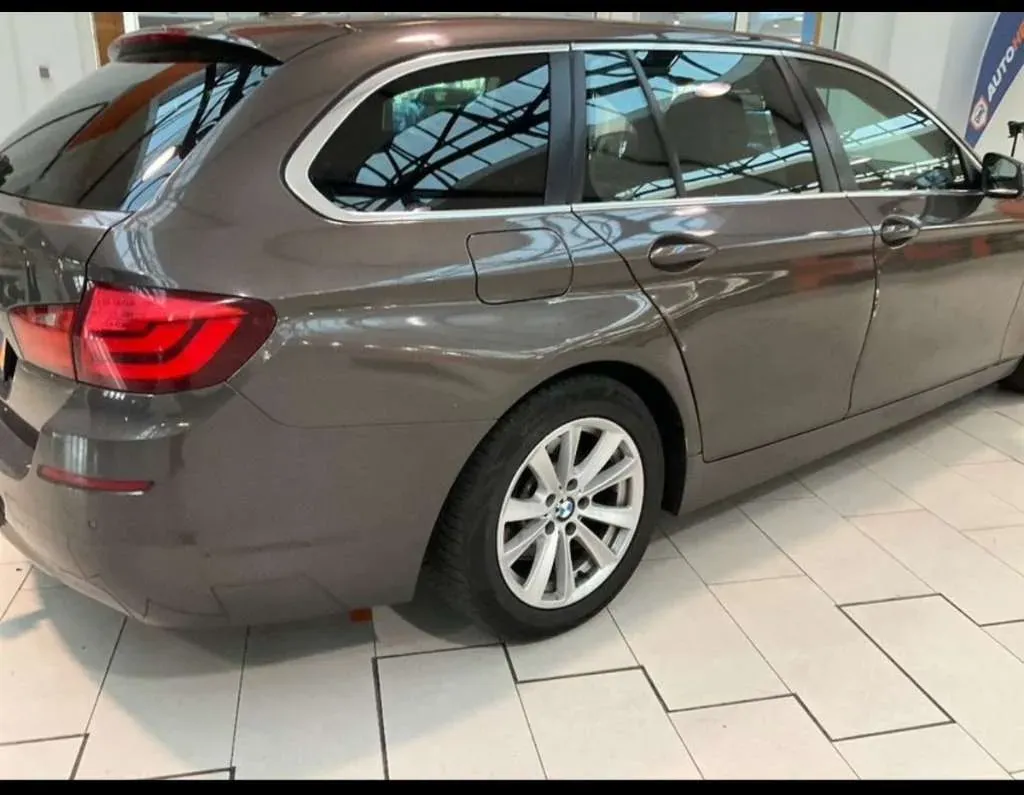BMW 5 Series 2010 photo 2