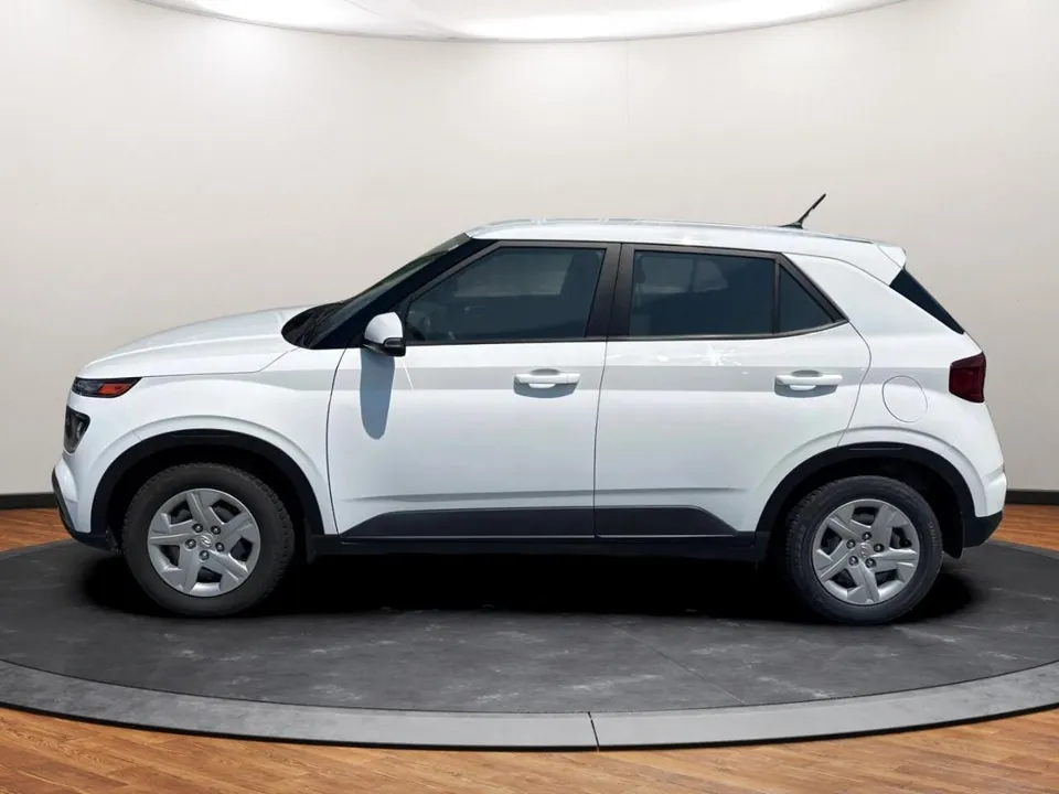 Hyundai Venue 2023 photo 2