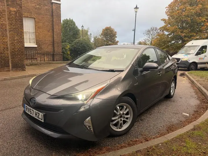Toyota Prius 2017 photo 3