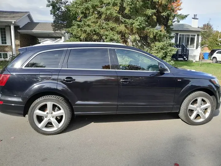 Audi Q7 2012 photo 2