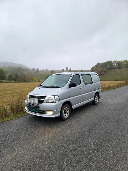 Toyota Hiace 2009 photo 2