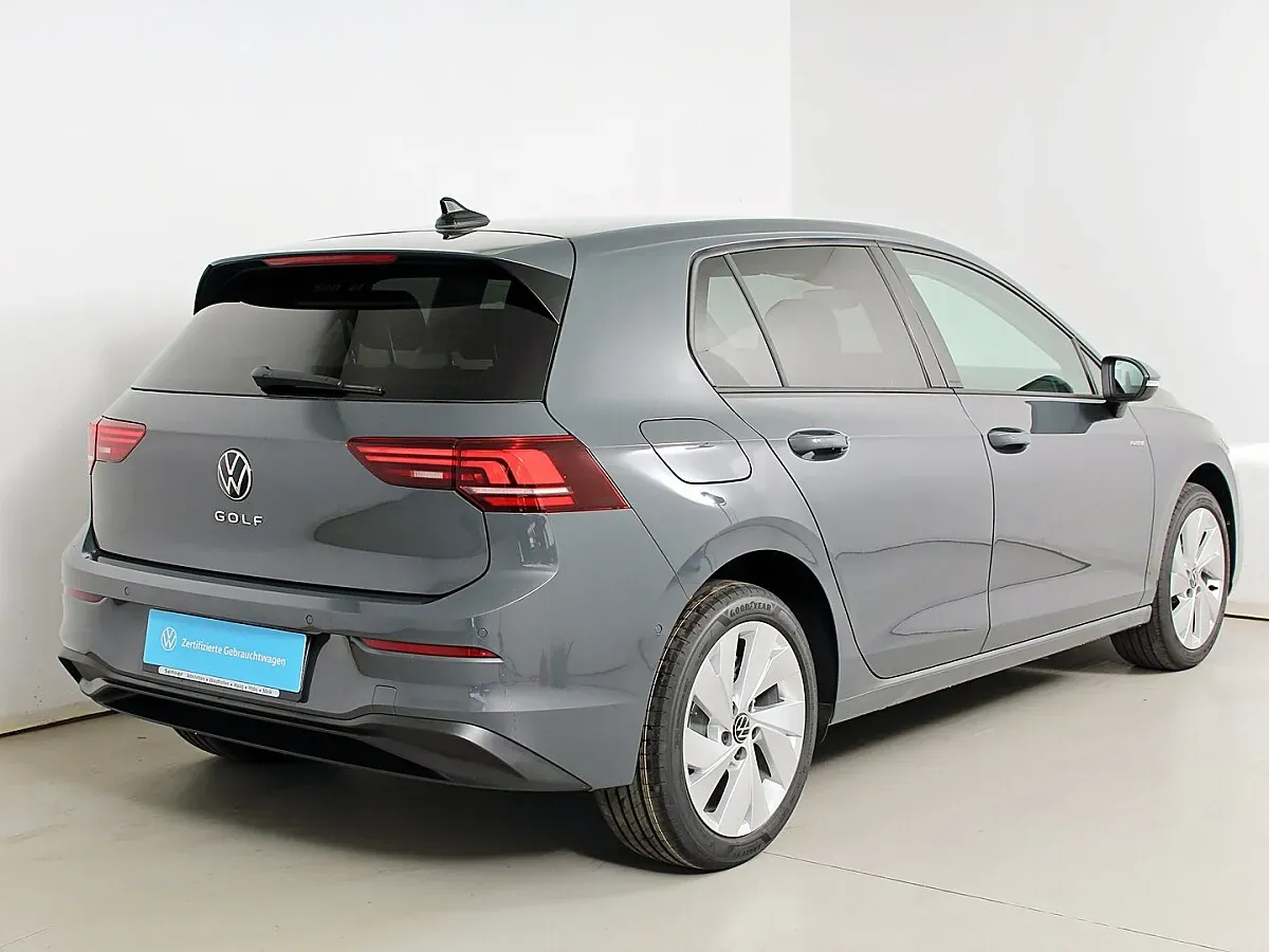Volkswagen Golf 2026 photo 2