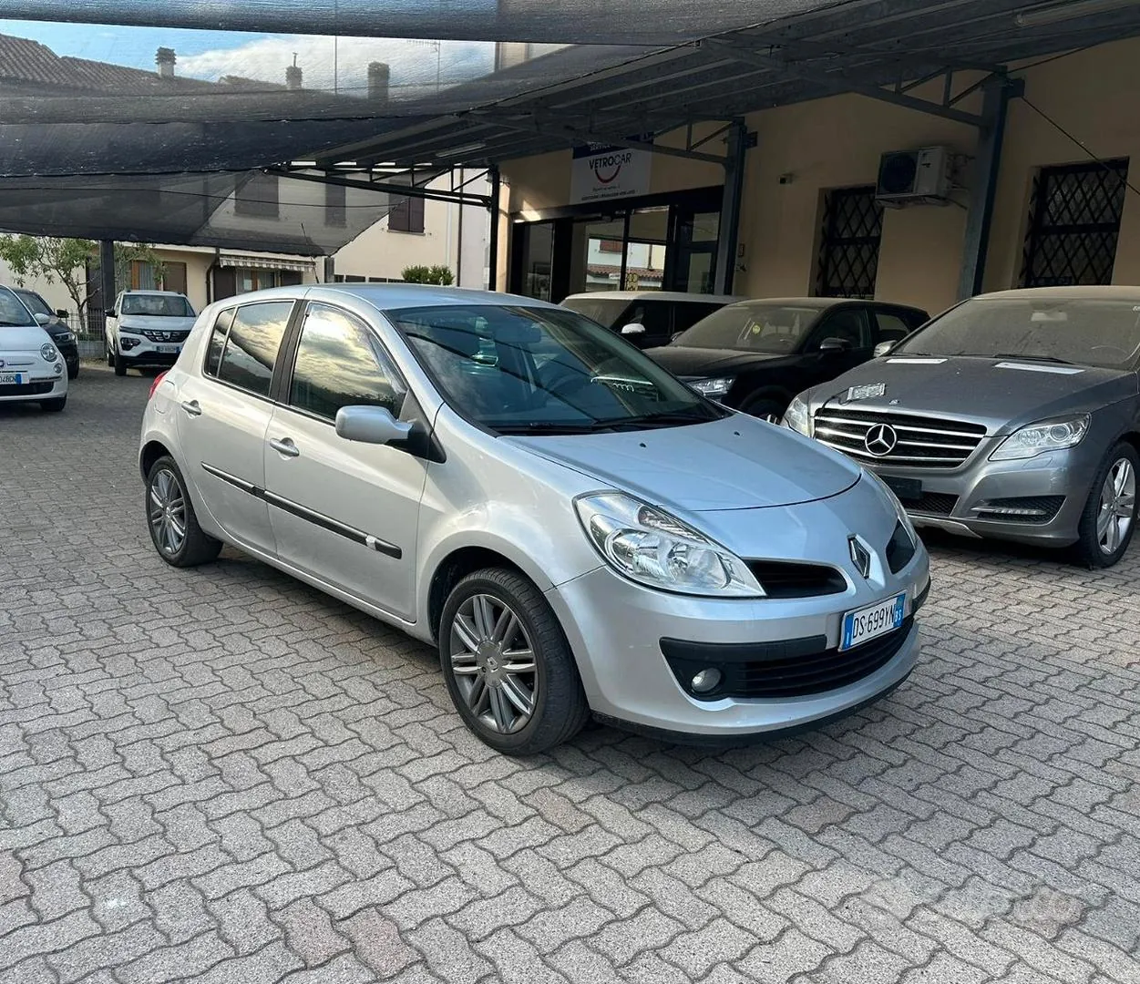 Renault Clio 2009 photo 2