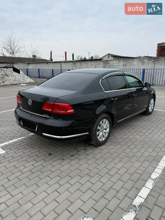 Volkswagen Passat 2012 photo 2