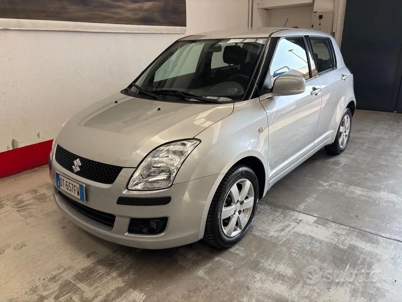 Suzuki Swift 2009 photo 3