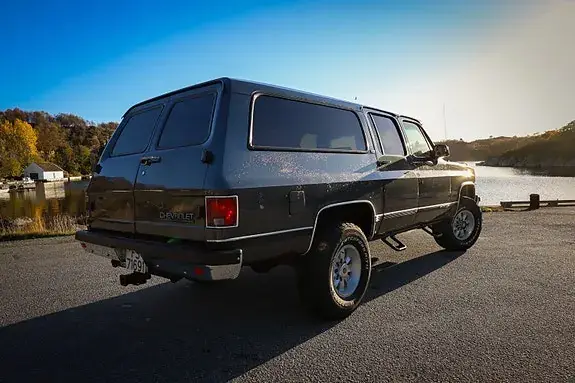Chevrolet Suburban 1991 photo 2
