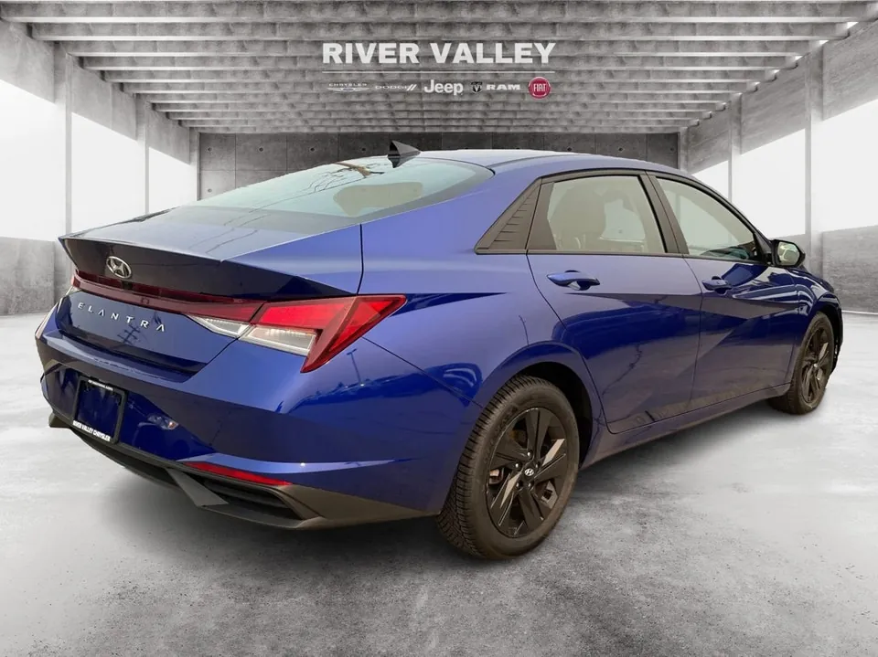 Hyundai Elantra 2022 photo 3