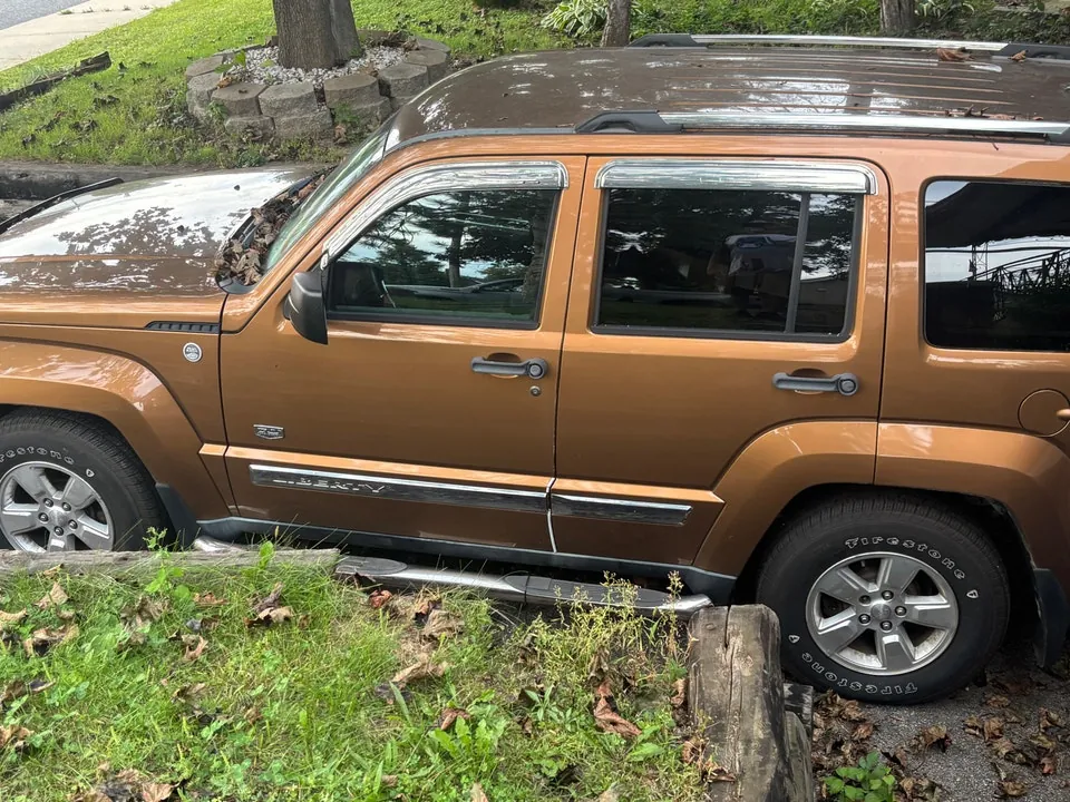Jeep Liberty 2011 photo 2
