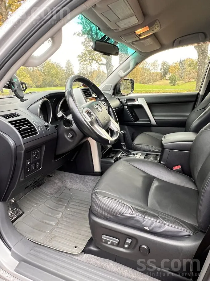 Toyota Land Cruiser 2012 photo 4