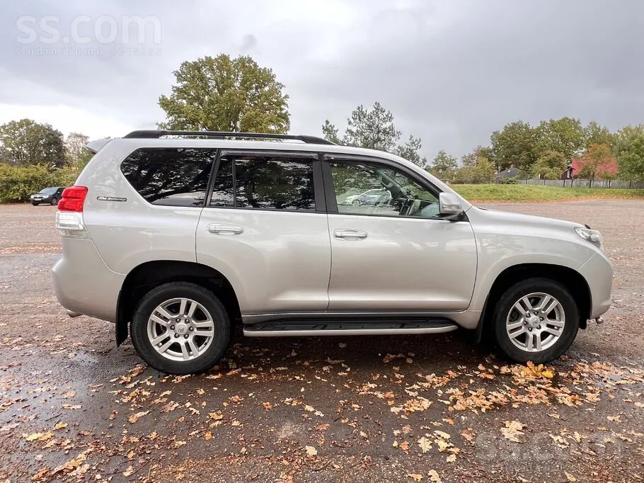 Toyota Land Cruiser 2012 photo 3