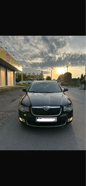 Skoda Superb 2012 photo 2